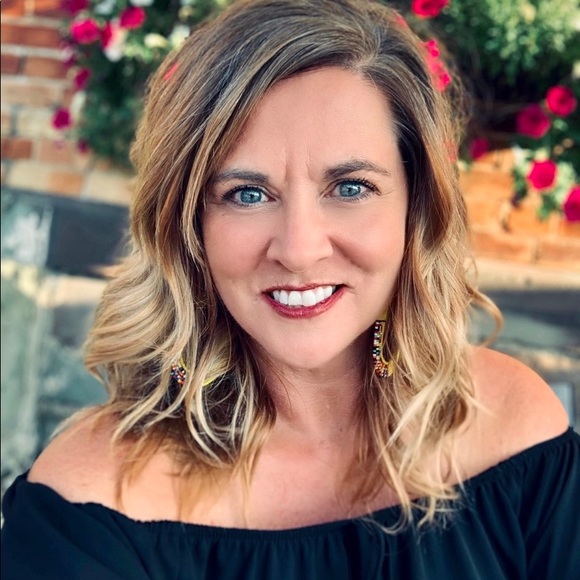 Meet your Posher, Amy - Picture 2 of 2